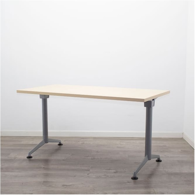 Mesa operativa melamina maple y patas grises de 140cm