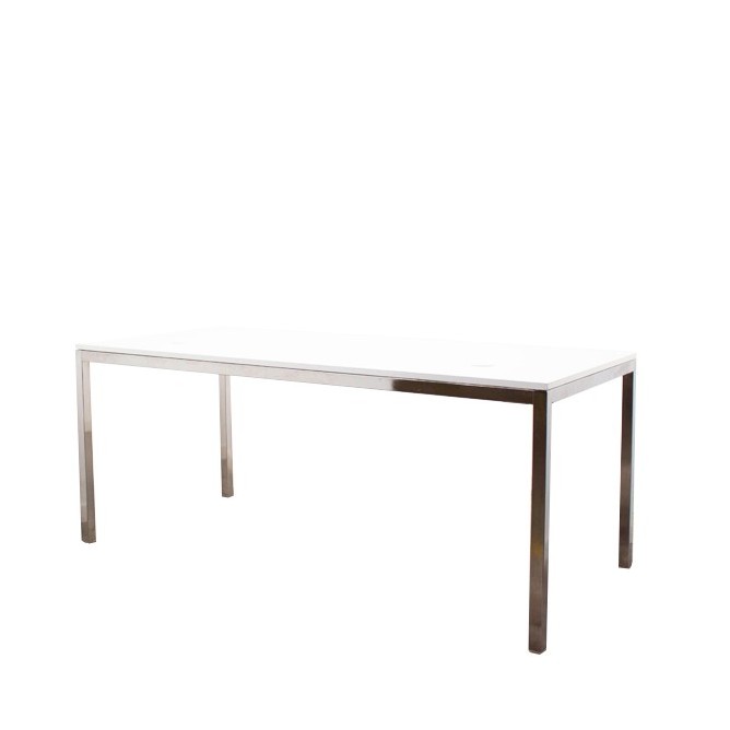 Mesa operativa blanca con patas aluminizadas 180cm