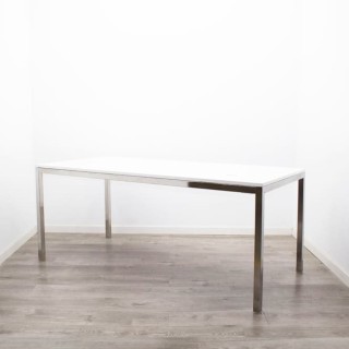 Mesa operativa blanca con patas aluminizadas 180cm 2
