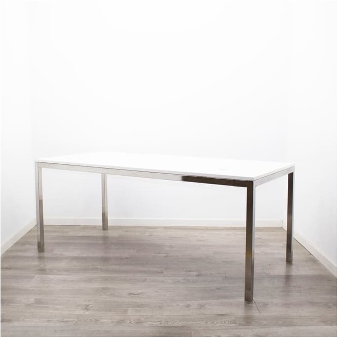 Mesa operativa blanca con patas aluminizadas 180cm