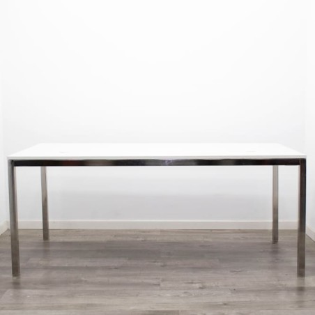 Mesa operativa blanca con patas aluminizadas 180cm