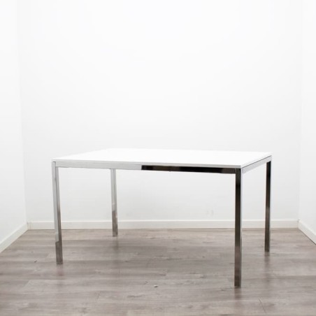 copy of Mesa operativa blanca con patas aluminizadas 180cm
