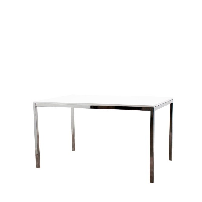 Mesa operativa blanca lacada con patas cromadas 135cm