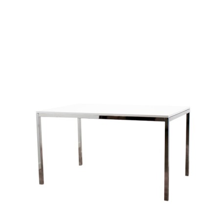 Mesa operativa blanca lacada con patas cromadas 135cm