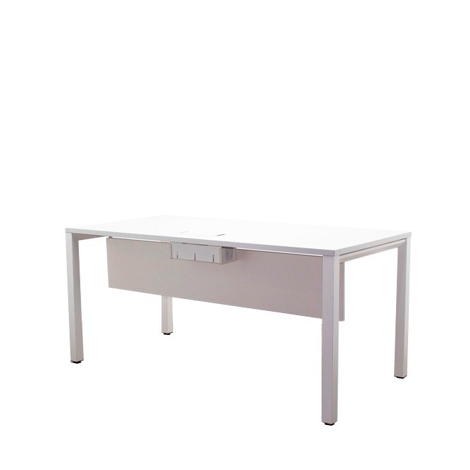 Mesa operativa blanca con faldón de 160cm