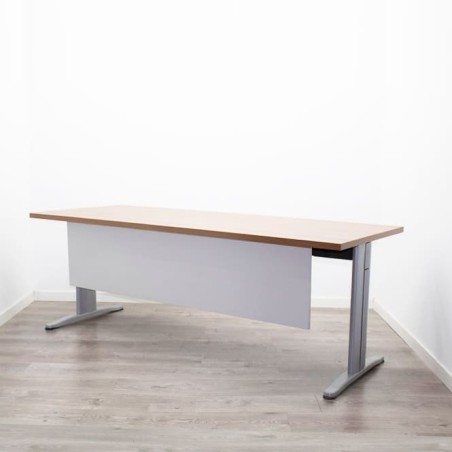 Mesa operativa en nogal y estructura gris de 200cm