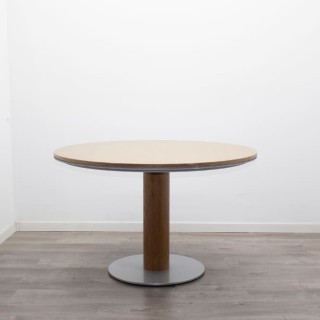 Mesa reunión redonda en roble y  base peana gris de 120cm 2