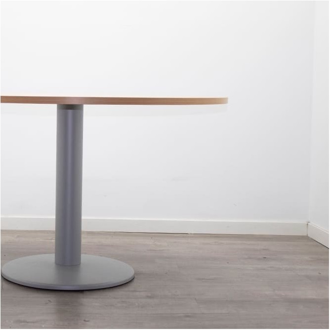Mesa reunión redonda en nogal y  pata peana gris de 120cm