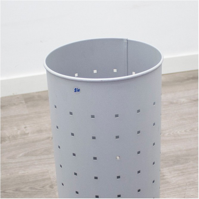 Papelera metálica gris