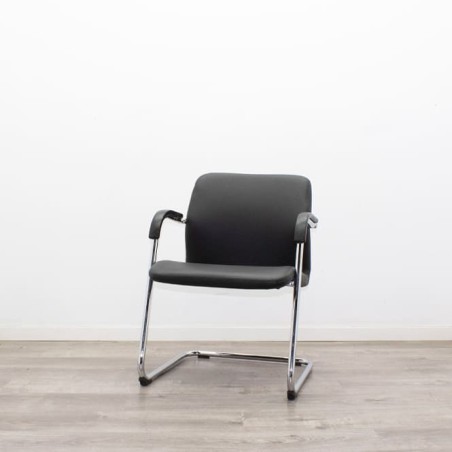Silla confidente napel negro y estructura cromada