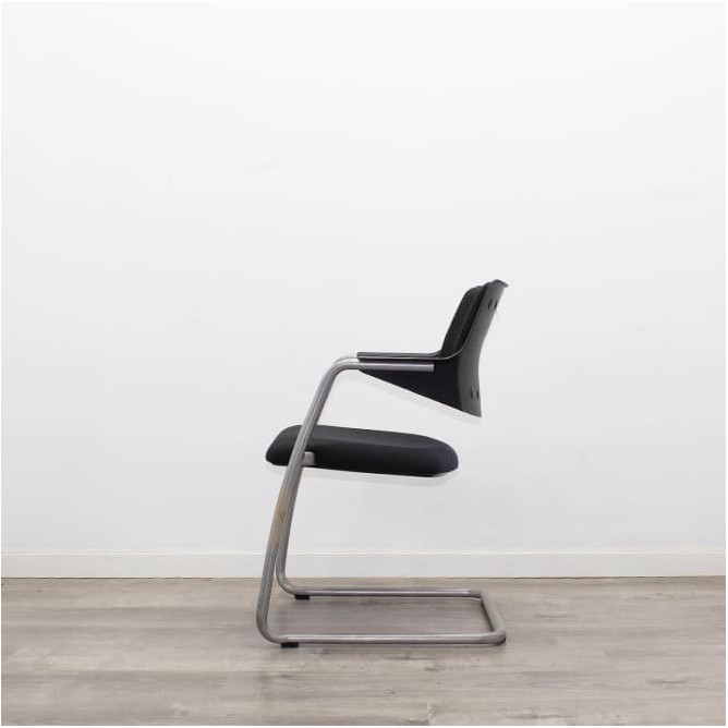 Silla confidente en tela gris claro con base patín negra - Mercaoficina