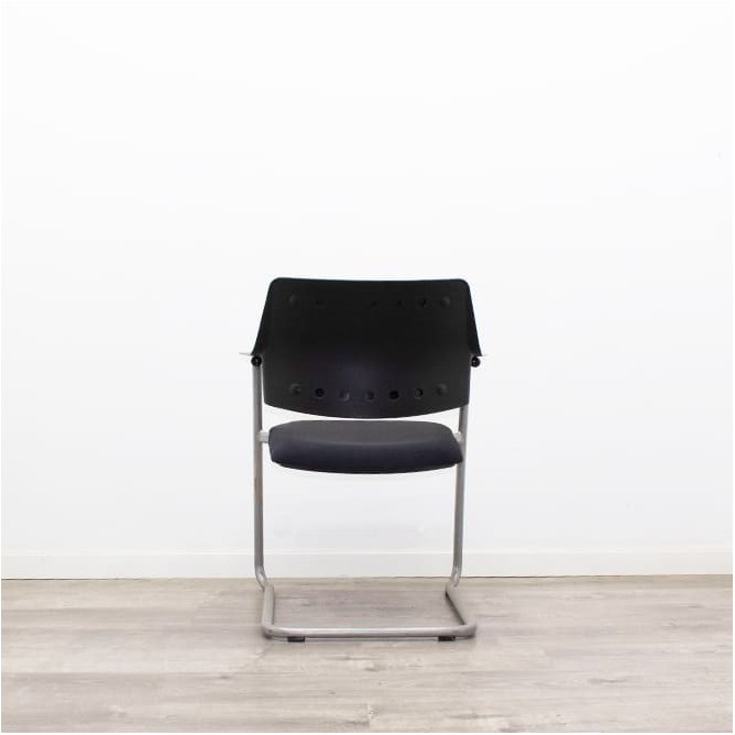 Silla confidente en tela gris claro con base patín negra - Mercaoficina