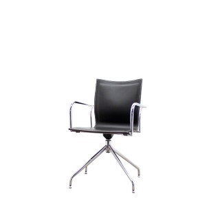 Silla confidente semigiro en cuero negro y cromada
