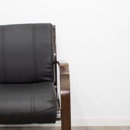 Silla confidente en napel negra con estructura de madera
