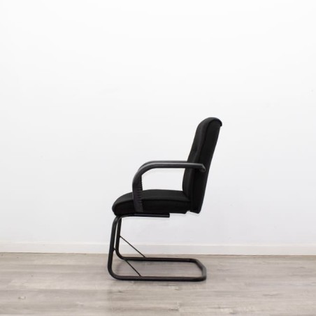 Silla confidente en tela gris claro con base patín negra - Mercaoficina