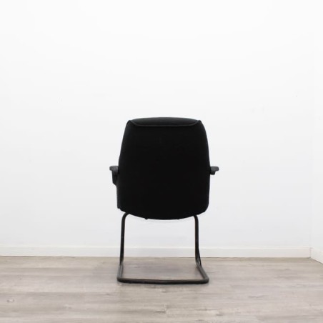 Silla confidente en tela gris claro con base patín negra - Mercaoficina