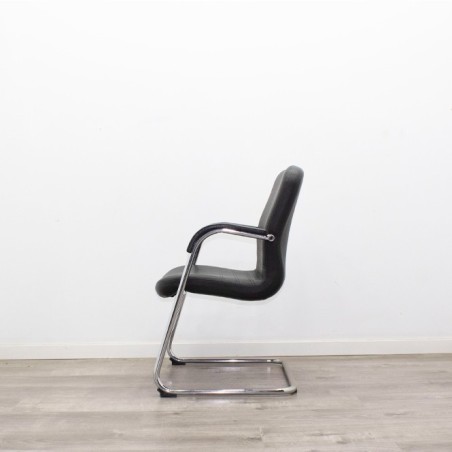 Silla confidente en tela gris claro con base patín negra - Mercaoficina