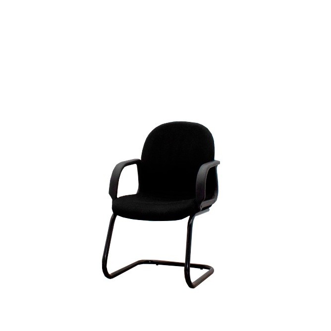 Silla confidente con brazos y base patín negra  tapizada en negro