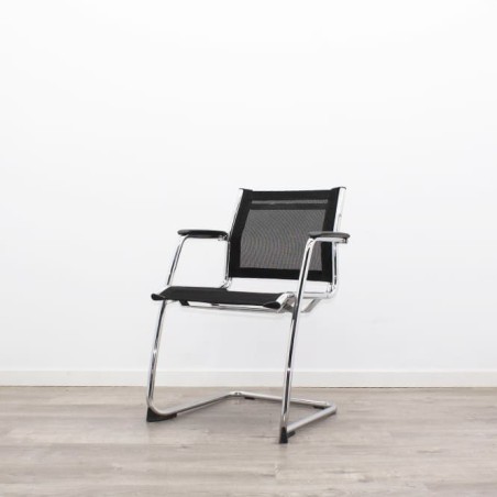Silla confidente en tela gris claro con base patín negra - Mercaoficina