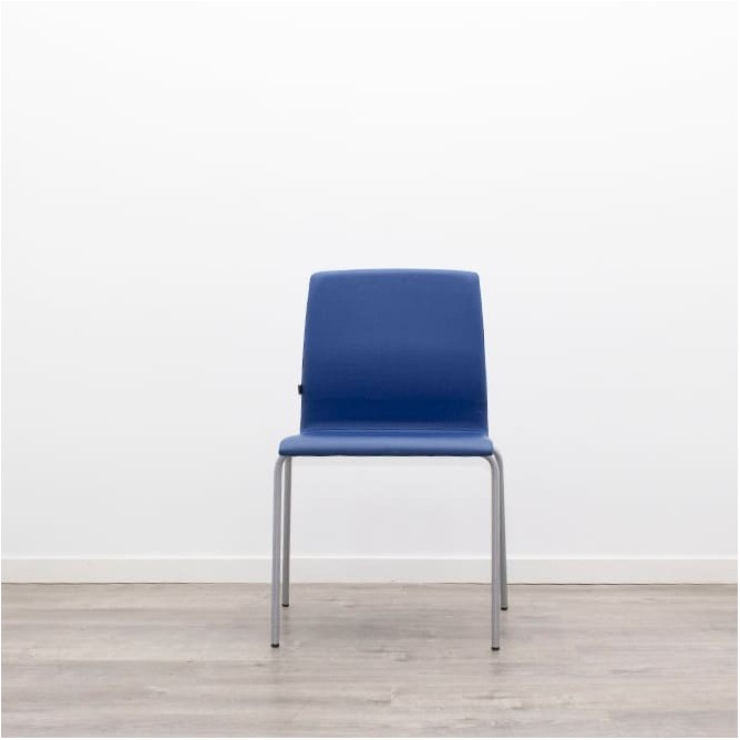 Silla confidente sin brazos en napel azul