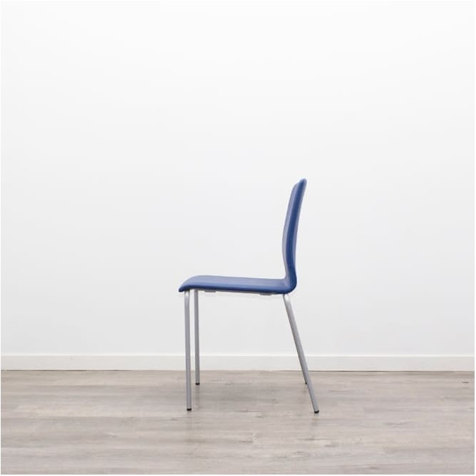 Silla confidente en tela gris claro con base patín negra - Mercaoficina