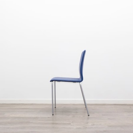 Silla confidente en tela gris claro con base patín negra - Mercaoficina