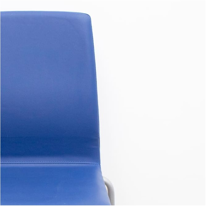 Silla confidente en tela gris claro con base patín negra - Mercaoficina