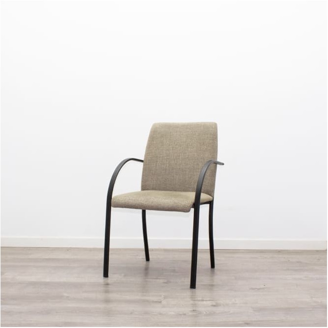 Silla confidente en tela gris claro con base patín negra - Mercaoficina