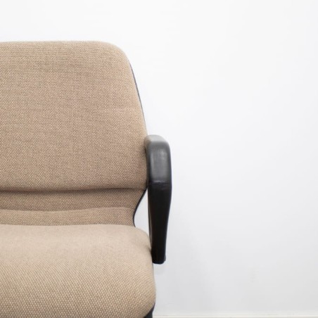 Silla confidente en tela gris claro con base patín negra - Mercaoficina