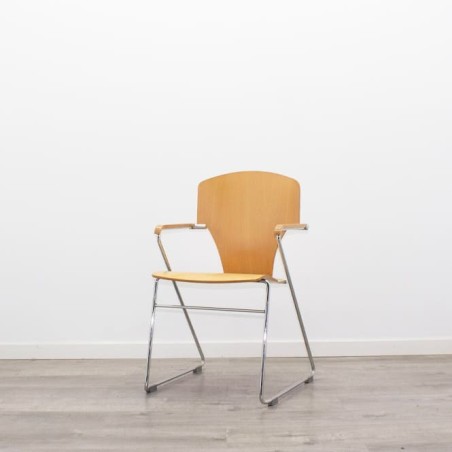 Silla confidente en tela gris claro con base patín negra - Mercaoficina