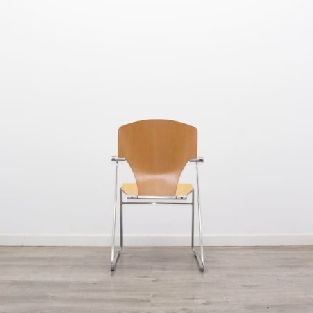 Silla confidente en tela gris claro con base patín negra - Mercaoficina