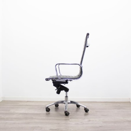 Silla dirección cromada en piel negra