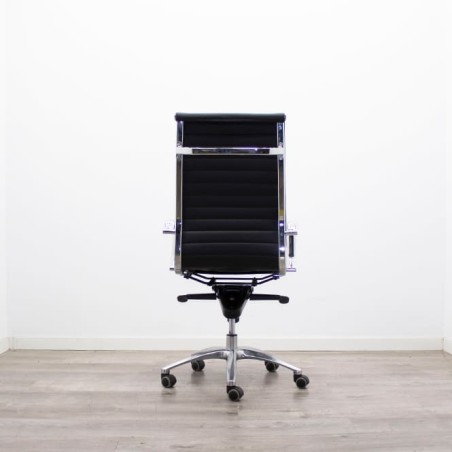 Silla dirección cromada en piel negra