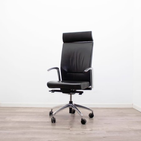 Silla dirección cromada en piel negra y cabecero