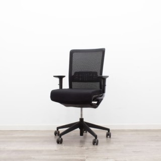 Silla operativa respaldo de malla y asiento tapizado negro 2