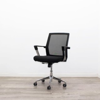 Silla operativa tapizado negro con brazos fijos 2
