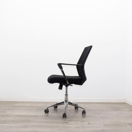 Silla operativa negra y respaldo tapizado granate sin brazos - Mercaoficina