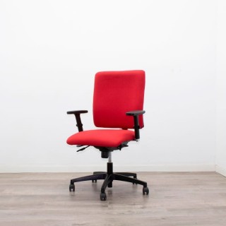 Silla operativa tapizado rojo con brazos regulables 2