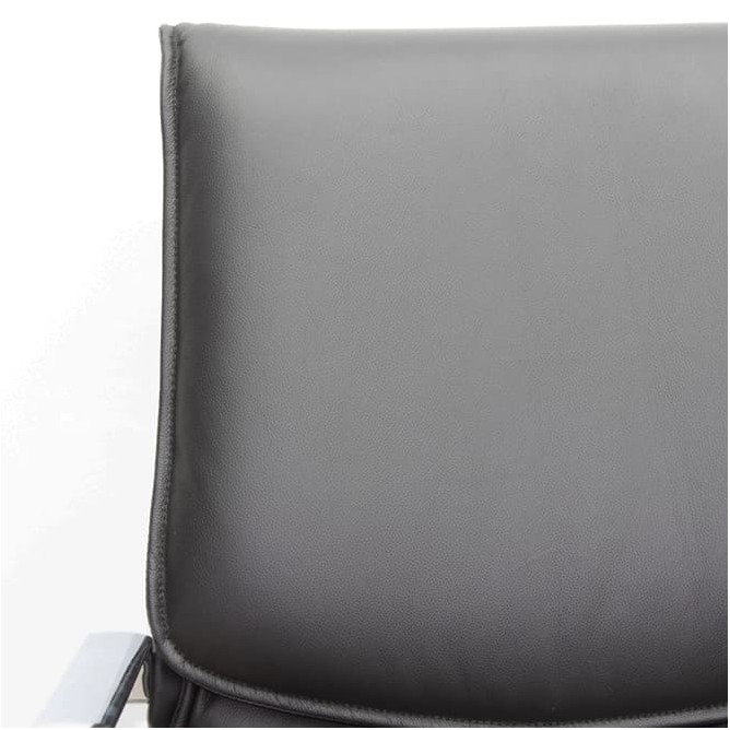 Sillón de dirección con brazos y base cromada