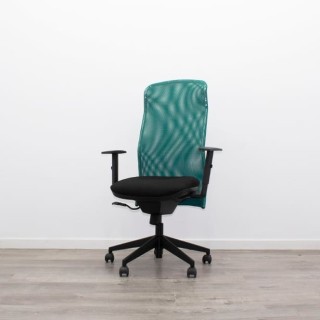 Silla operativa asiento negro y respaldo malla verde 2