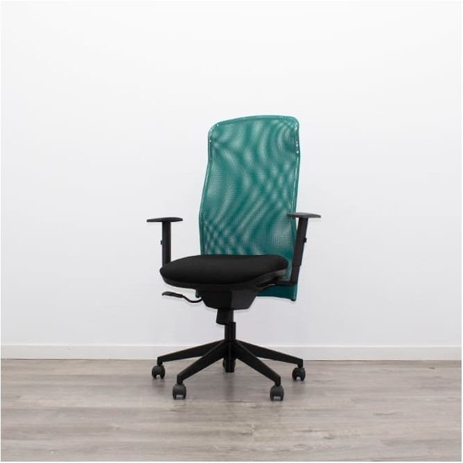 Silla operativa asiento negro y respaldo malla verde