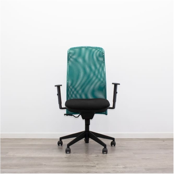 Silla operativa asiento negro y respaldo malla verde