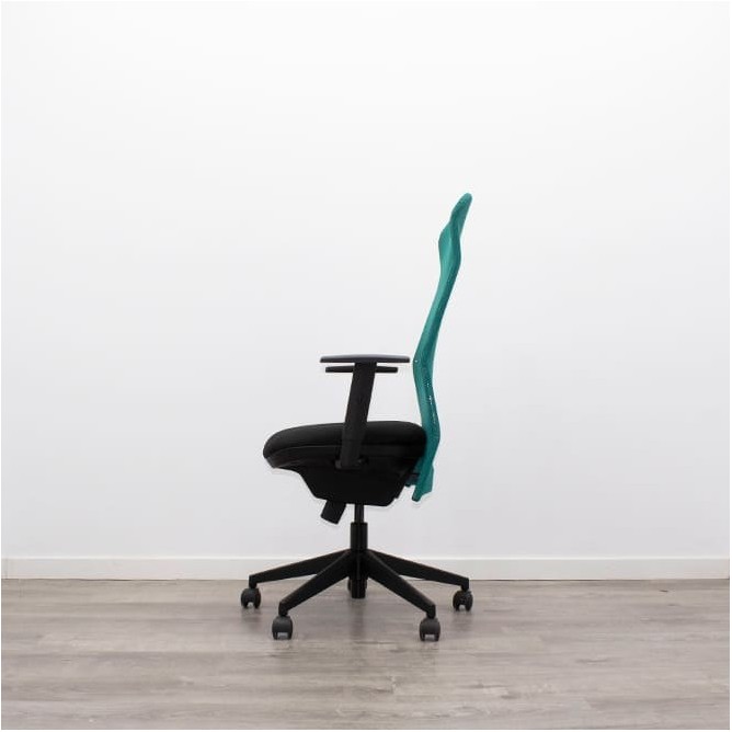 Silla operativa asiento negro y respaldo malla verde