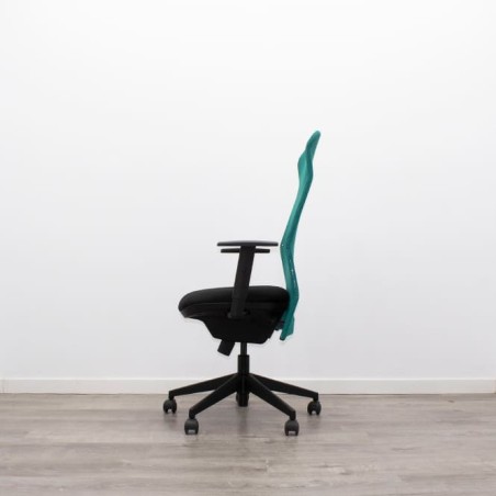 Silla operativa asiento negro y respaldo malla verde