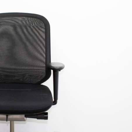 Silla operativa respaldo malla y asiento tapizado negro