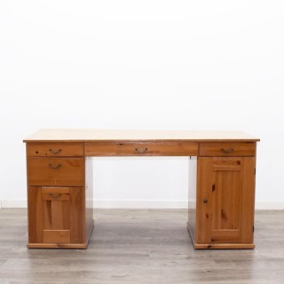 Mesa de escritorio clásica 2