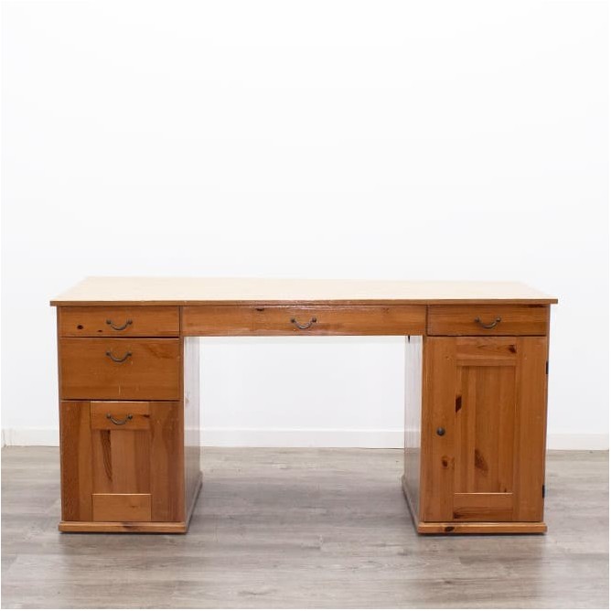 Mesa de escritorio clásica