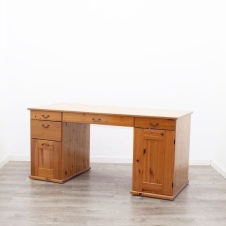 Mesa de escritorio clásica