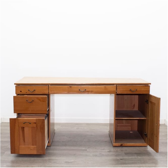 Mesa de escritorio clásica