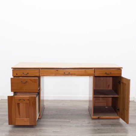 Mesa de escritorio clásica